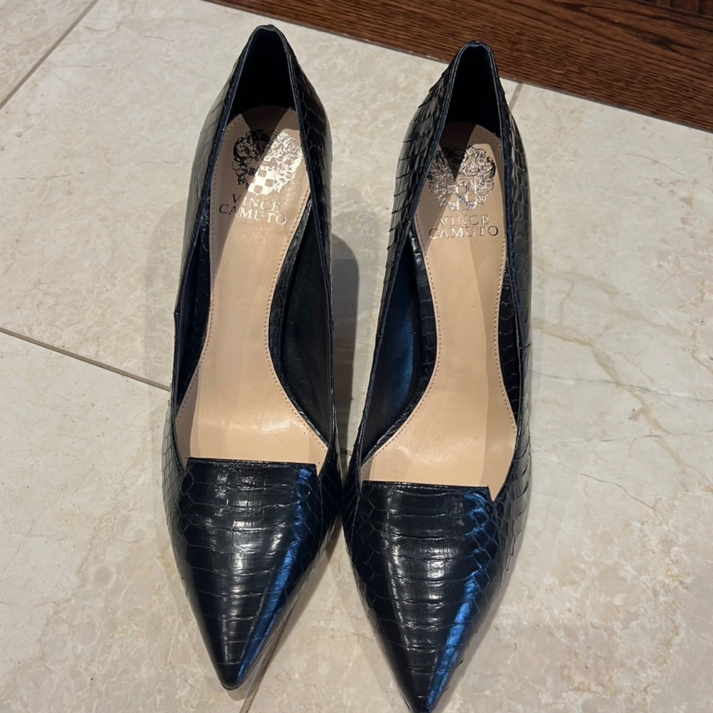 Brand New Vince Camuto Panan Pointed Toe Pump Size 10
